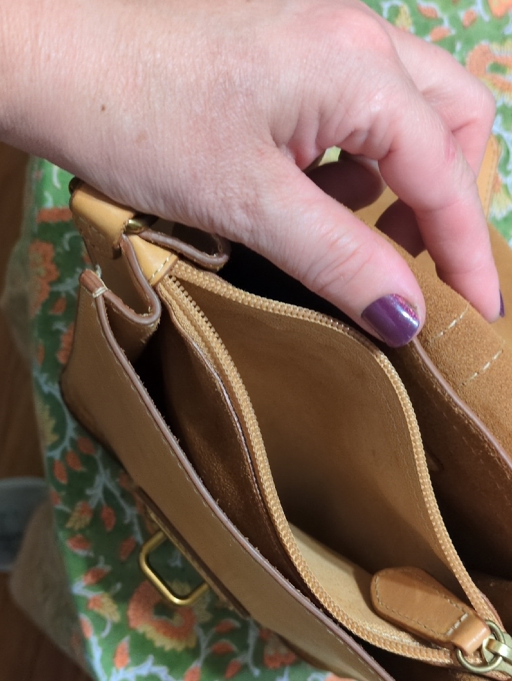 FRYE Classic Tan Leather Crossbody Bag - Women's Shoulder Purse - Picture 4 of 15